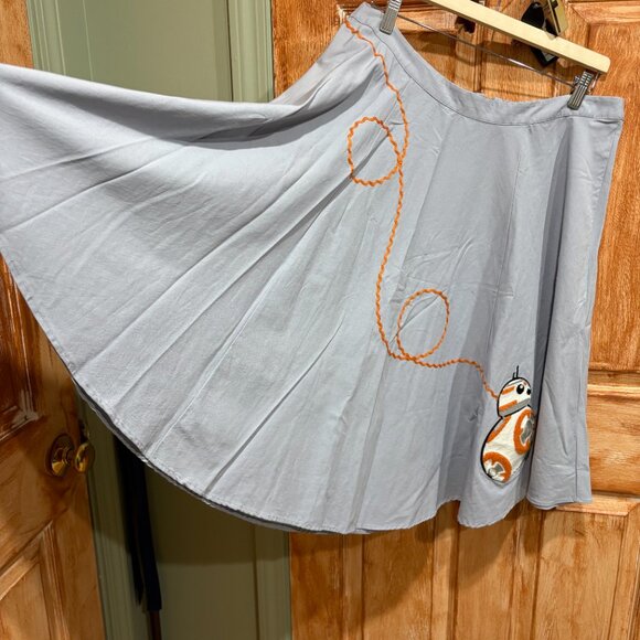 Her Universe XXL Embroidered BB-8 Star Wars Poodle Skirt EUC - Picture 2 of 11